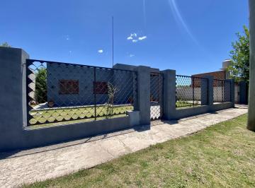 Casa · 110m² · 5 Ambientes · 1 Cochera · Casa en Venta de Amplio Parque, 3 Dorm., Terreno de 600 m². La Campiña 1, Zarate