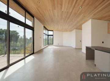 Casa · 330m² · 6 Ambientes · 4 Cocheras · Casa en Venta de 3 Dorm. - Country Estancia Q2