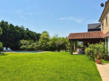 Casa · 245m² · 6 Ambientes · 2 Cocheras · Casa en Los Castores