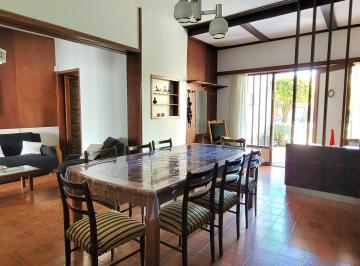 Casa · 120m² · 4 Dormitorios · 1 Cochera · Alquiler Importante Chalet 4 Ambientes Uso Profesional Y/o Familiar
