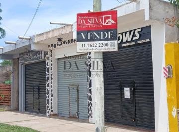 Local comercial · 126m² · 3 Ambientes · Tres Locales Comerciales Más Dos Departamentos. a m R40