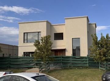 ROJ-ROJ-827_2 · Casa a Estrenar de 4 Dorm. en Naudir Escobar