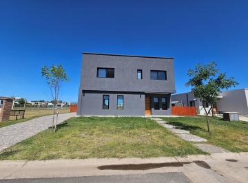 Casa · 147m² · 5 Ambientes · 1 Cochera · Casa en Venta en San Pablo, Pilar, G. B. a. Zona Norte