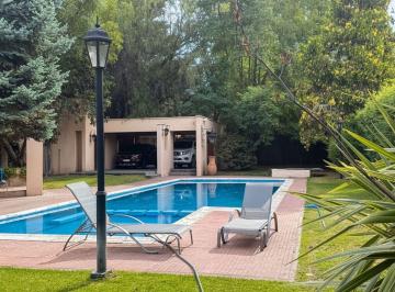 Casa de 4 ambientes, Luján de Cuyo · Vistalba: Estratégica Residencia con Potencial Comercial en Calle Guardia Vieja.