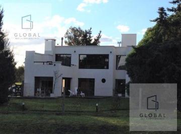 Casa · 250m² · 4 Ambientes · 1 Cochera · Casa en Venta en Barrio Residencial Las Lomas de Miramar