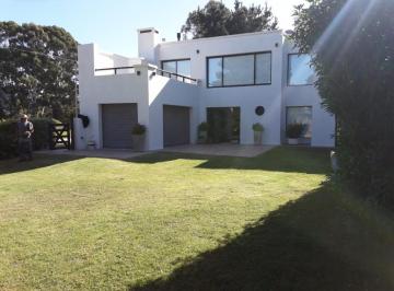 Casa · 250m² · 4 Ambientes · 1 Cochera · Casa en Venta en Barrio Residencial Las Lomas de Miramar