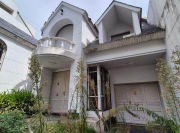Casa de 8 ambientes, Rosario · Venta Casa Abasto Apto Vivienda Institucional o Lote Para Constructora.