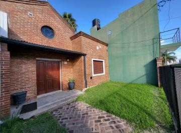 Casa · 162m² · 3 Ambientes · 1 Cochera · Casa Semi Centrica.