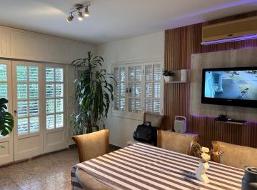 Casa · 382m² · 6 Ambientes · 6 Cocheras · Casa a La Venta B° Junior, Excelente Estado