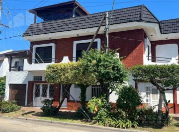 Casa · 180m² · 5 Ambientes · 1 Cochera · Venta Casa de 5 Ambientes en Tres Plantas, Haedo Chico