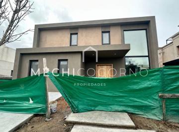 Casa · 294m² · 5 Ambientes · 4 Cocheras · Casa en Venta 4 Dorm. en Carpinchos