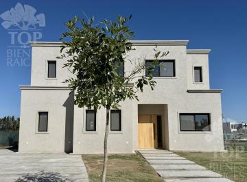 Casa · 240m² · 6 Ambientes · Casa Al Agua en Venta en Laguna Grande