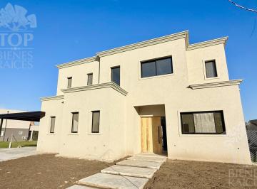 Casa · 240m² · 6 Ambientes · 2 Cocheras · Casa Al Agua en Venta en Santa Ana - Villanueva