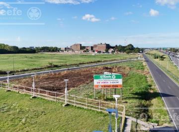 Terreno · 3635m² · Lote Ubicado Sobre Colectora Au. La Plata Unico en Zona Sur Berazategui 3635 m² - Ideal Desarrollo!