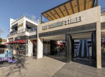 Local comercial · 94m² · 2 Ambientes · Local Comercial Ideal Para Indumentaria Femenina — en El Centro Comercial Más Exclusivo de La Zona