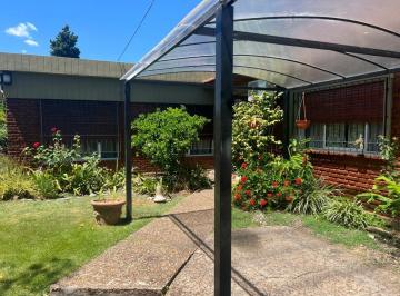 Casa · 360m² · 6 Ambientes · 3 Cocheras · Casa en Alquiler en Burzaco