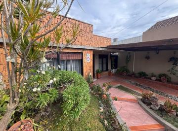 Casa · 155m² · 3 Ambientes · 1 Cochera · Casa - Jose Clemente Paz
