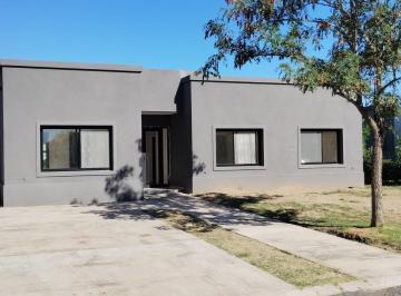 Casa · 160m² · 4 Ambientes · 3 Cocheras · Casa en Venta, 4 Ambientes, en Barrio Islas, El Cantón, Escobar, Gba Norte