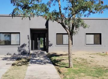 Casa · 160m² · 4 Ambientes · 3 Cocheras · Casa en Venta, 4 Ambientes, en Barrio Islas, El Cantón, Escobar, Gba Norte