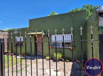 Casa de 3 ambientes, Malvinas Argentinas · Casa en Venta C/ Cochera en Grand Bourg