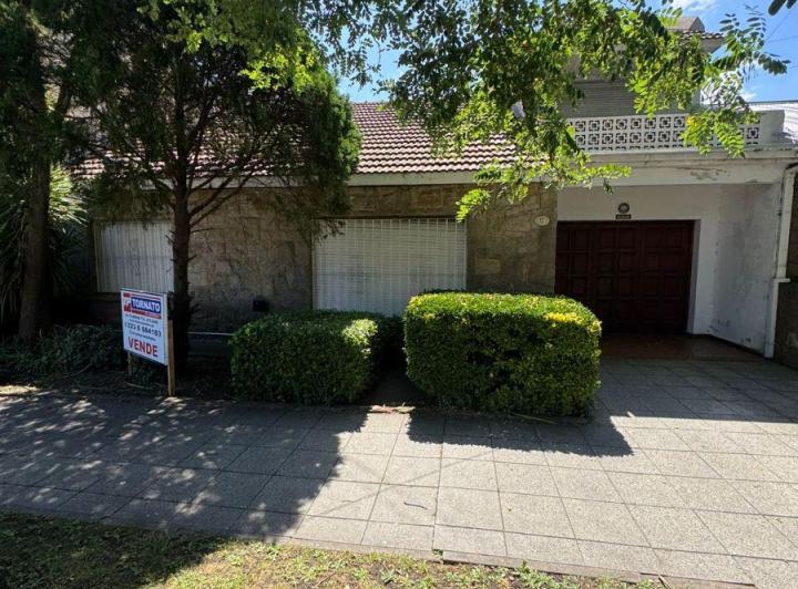 Casa · 90m² · 4 Ambientes · 1 Cochera
