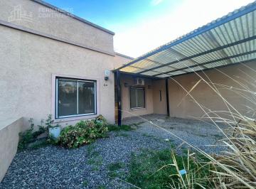 Casa · 80m² · 3 Ambientes · 1 Cochera · Casa en Alquiler con Dos Dorm.