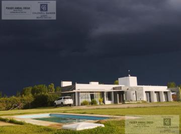 Casa · 250m² · 7 Ambientes · 2 Cocheras · Casa en Venta Excelente Oportunidad de Proyección, seguridad y Calidez