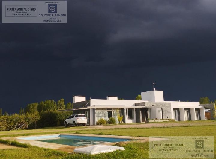 Casa · 250m² · 7 Ambientes · 2 Cocheras