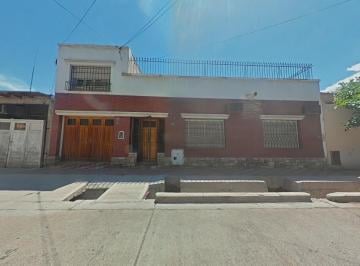 Casa · 167m² · 7 Ambientes · 1 Cochera · Casa de Dos Plantas a Reciclar en Dorrego, Guaymallén con Tour Virtual