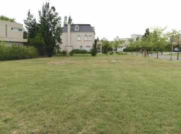 Terreno · 1311m² · Excelente Terreno en Esquina en El Barrio La Isla