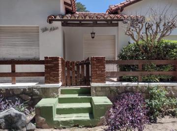Casa · 200m² · 6 Ambientes · 1 Cochera · Chalet en Venta en Los Cocos, Córdoba