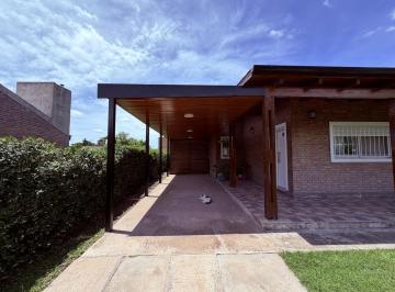 Casa · 124m² · 3 Ambientes · 1 Cochera · Venta - Casa 2 Dorm. con Pileta - Acequias del Aire Roldancasa