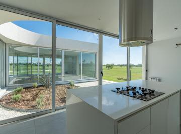 Casa · 263m² · 5 Ambientes · 2 Cocheras · Venta - Casa 4 Dorm. - Vida Club de Campo - Funes - a Estrenar