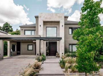 Casa · 408m² · 9 Ambientes · Casa en Canning (Ezeiza)
