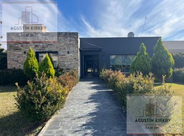 Casa · 800m² · 4 Ambientes · 1 Cochera · Casa en Altos de Los Cardales