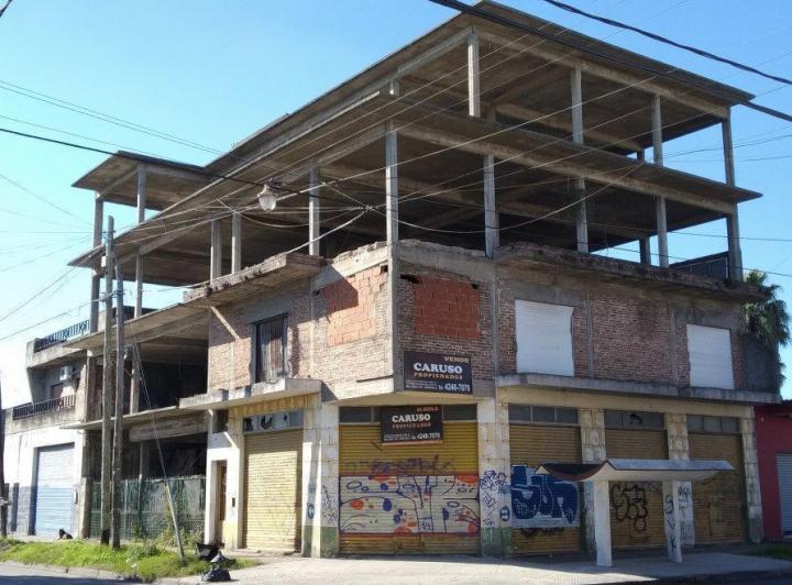 Edificio · 1100m² · 12 Ambientes · 10 Cocheras