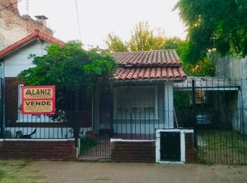 Casa · 80m² · Chalet a Reciclar en Paso del Rey Bien Ubicado