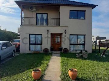 Casa · 175m² · 5 Ambientes · 3 Cocheras · Casa en Venta, 5 Ambientes, Etapa 1 Barrio Laguna Azul, Ezeiza.