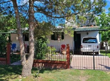 Casa · 203m² · 2 Ambientes · 2 Cocheras · Venta Casa en Agua de Oro 3 Dorm.