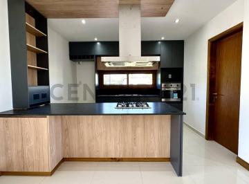 Casa · 247m² · 4 Ambientes · 3 Cocheras · Moderna Casa en San Eliseo Golf | Vista Al Golf | Desarrollada en Planta Baja con Terraza Panorámica
