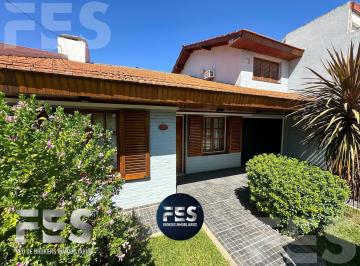 Casa · 167m² · 5 Ambientes · 2 Cocheras · Casa 5 Amb con Pileta - Monte Grande Apto Credito