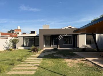 Casa · 490m² · 5 Ambientes · 2 Cocheras · En Venta Casa a Estrenar Santa Rita Villa Carlos Paz