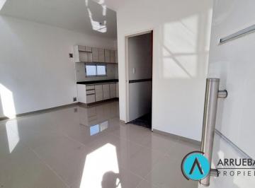 Casa · 92m² · 3 Ambientes · 1 Cochera · Venta Duplex 3 Ambientes en Temperley