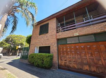 Casa de 4 ambientes, Morón · Chalet de 4 Amb. en La Zona Más Linda de Haedo y a 4 Cuadras del Centro Comercial