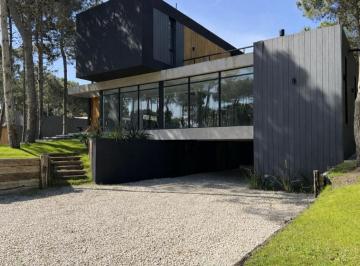Casa · 297m² · 7 Ambientes · 3 Cocheras · Casa en Venta - 6 Dorm. 5 Baños - Pinamar