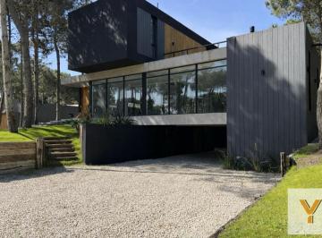 Casa · 297m² · 7 Ambientes · 3 Cocheras · Casa en Venta - 6 Dorm. 5 Baños - Pinamar