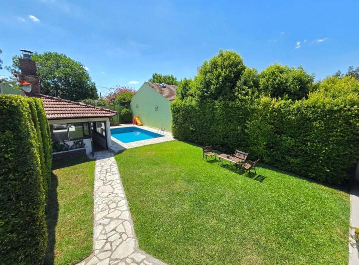 Casa · 290m² · 5 Ambientes · 2 Cocheras