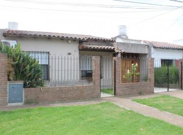 Casa · 130m² · 2 Dormitorios · 3 Cocheras · Casa en Tolosa