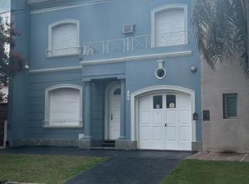 Casa de 6 ambientes, Córdoba · Casa en Venta en Barrio Juniors – 4 Dorm., Piscina y Cochera.