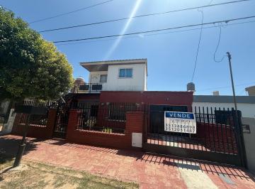 Casa · 187m² · 3 Dormitorios · 1 Cochera · Venta - Casa 3 Dor. Mas Departamento 2 Dor. en Planta Alta - Los Olmos